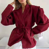 Blazer con scollo a V e spalline con cintura