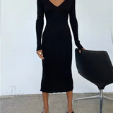 Abito midi a coste in maglia autunno-inverno, manica lunga, scollo a V e schiena scoperta