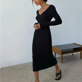 Abito midi a coste in maglia autunno-inverno, manica lunga, scollo a V e schiena scoperta