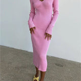 Abito midi a coste in maglia autunno-inverno, manica lunga, scollo a V e schiena scoperta