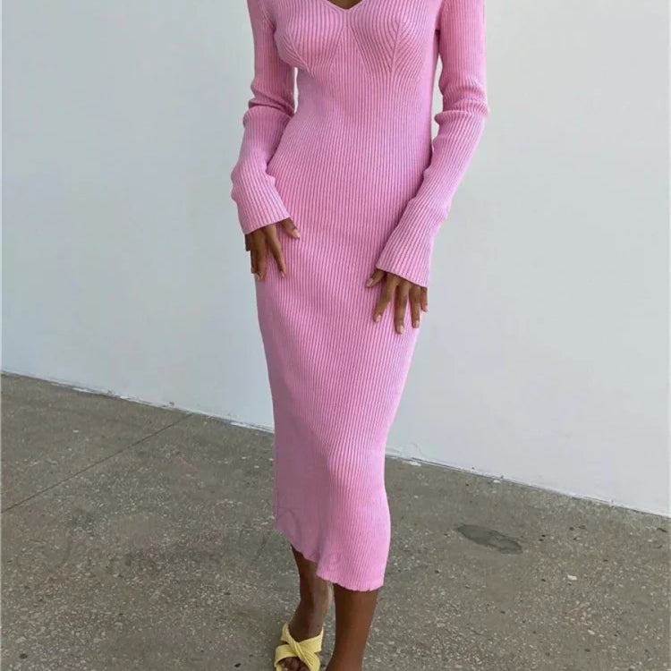 Abito midi a coste in maglia autunno-inverno, manica lunga, scollo a V e schiena scoperta