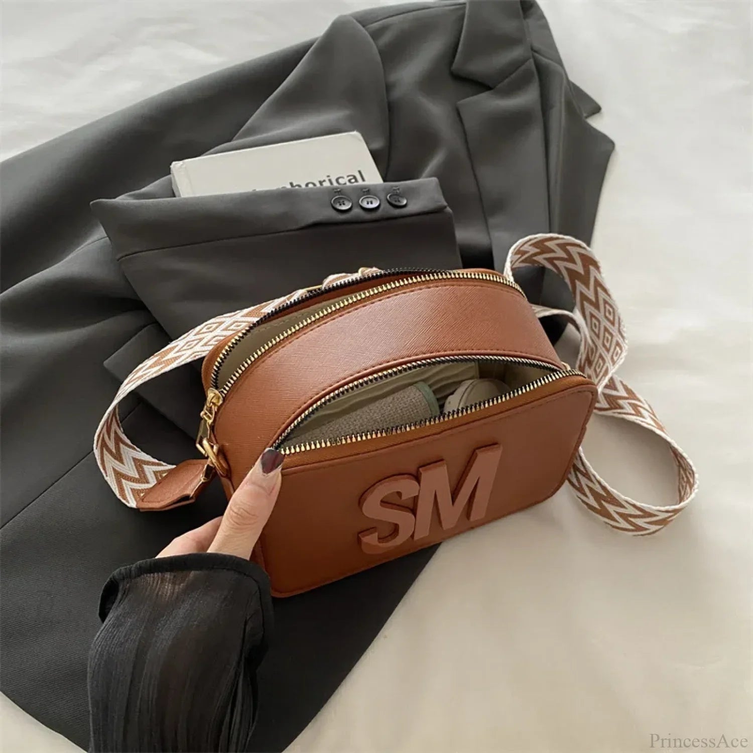 Borsa a tracolla con lettere stampate leopardate alla moda