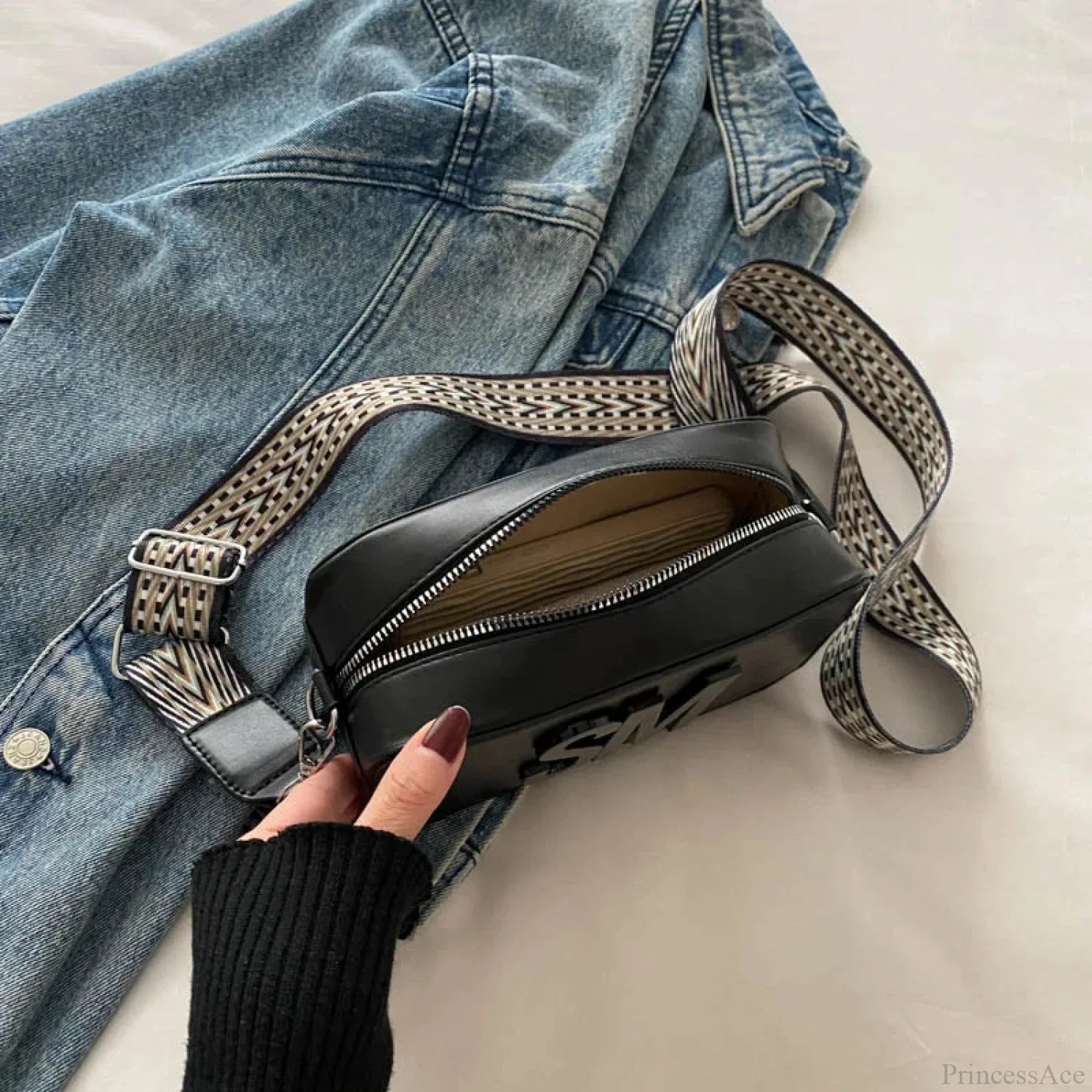 Borsa a tracolla con lettere stampate leopardate alla moda