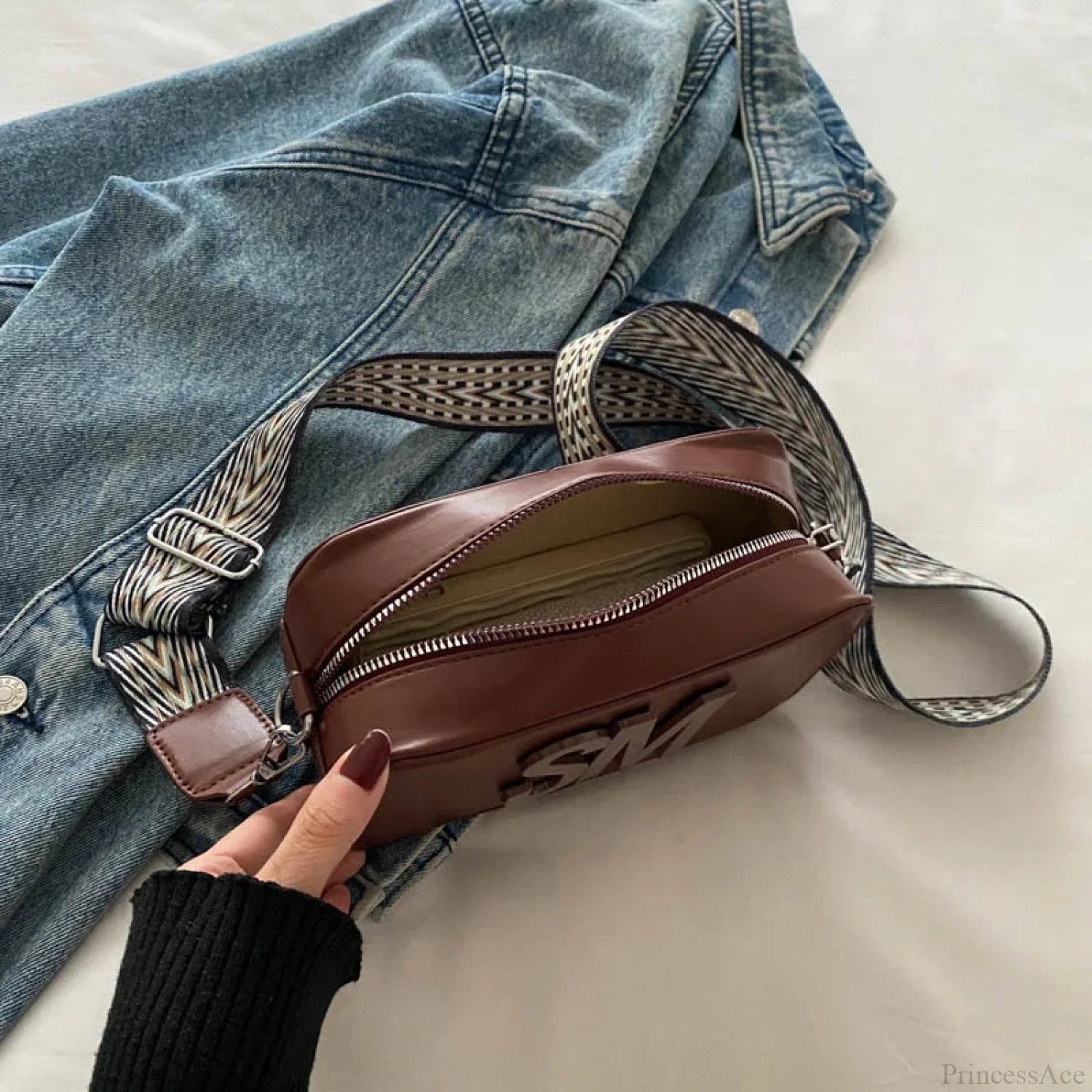 Borsa a tracolla con lettere stampate leopardate alla moda