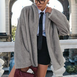 Cappotto lungo e largo in visone sintetico a maniche lunghe