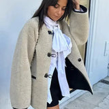 Soprabito retrò ampio in lana sintetica con scollo a V