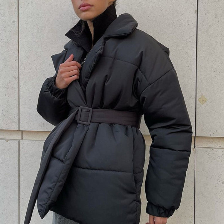 Cappotto invernale slim fit con revers e cintura