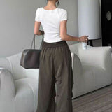 Pantaloni cargo con bottoni e risvolti in stile retrò Y2K