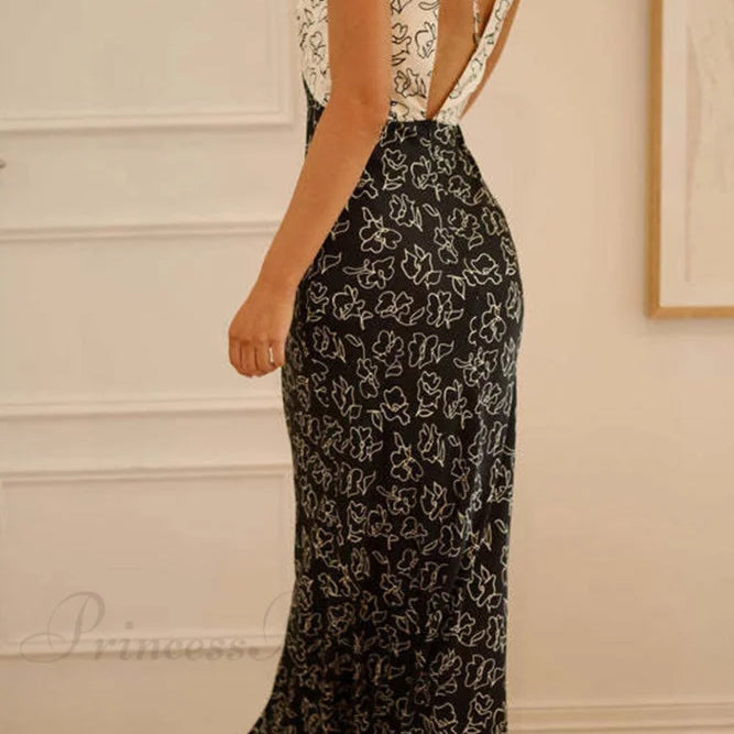 Abito con scollo a V e stampa floreale, dettagli a contrasto e lacci sulla schiena