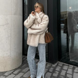 Cappotto corto con revers in pelliccia sintetica soffice