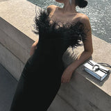 Abito lungo da festa aderente senza spalline con scollo a V e bordo sfrangiato