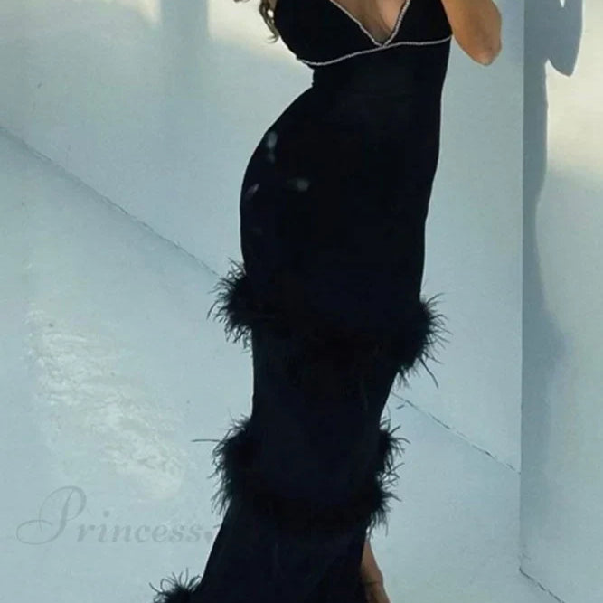 Abito a canotta con strati di pelliccia e strass