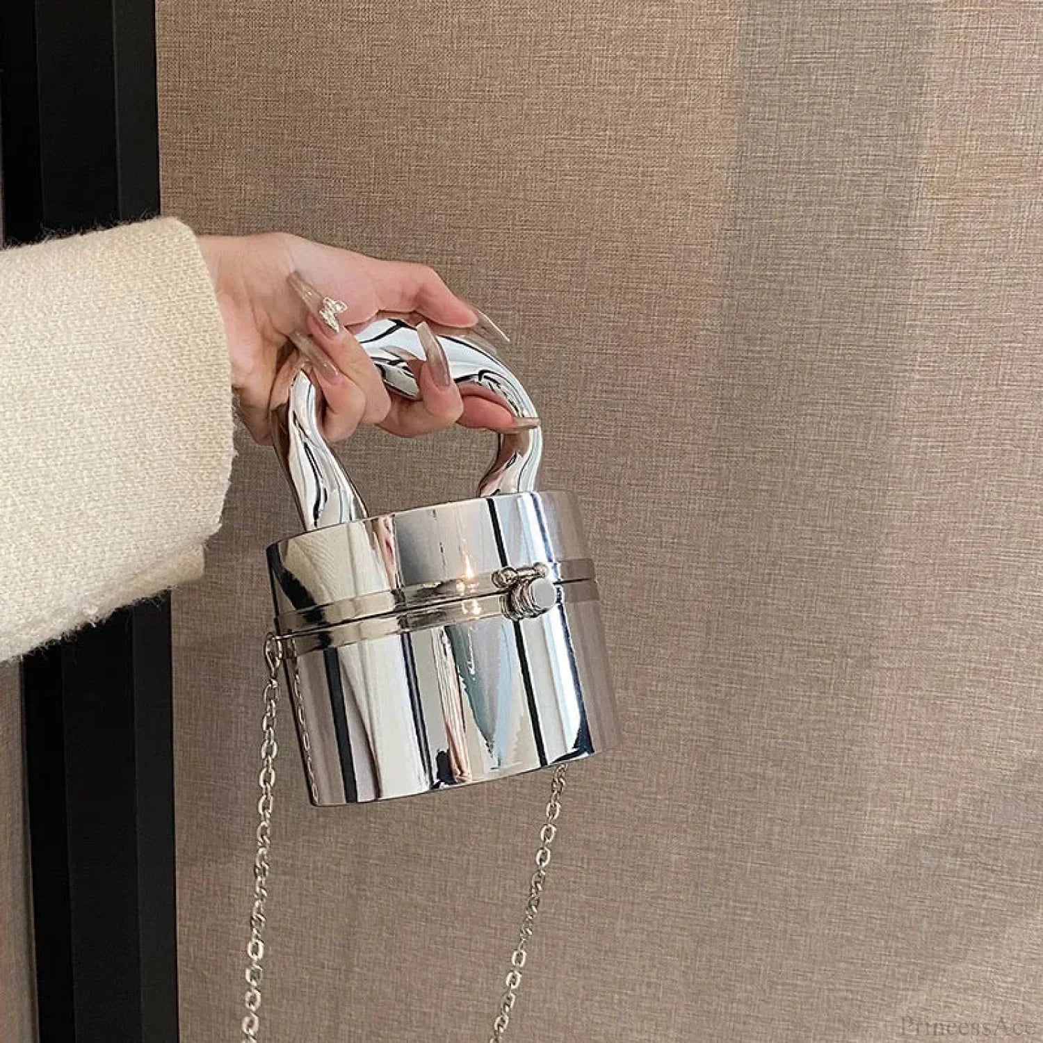 Borsa da sera con pochette lucida in scatola dorata