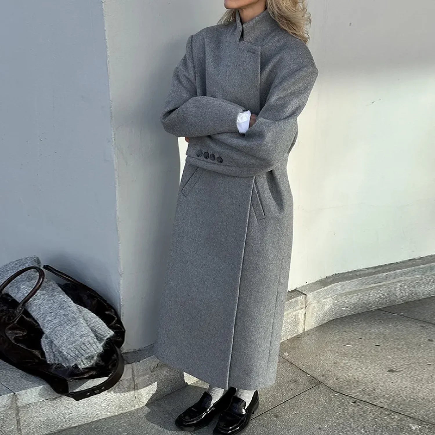 Cappotto casual grigio in lana con bottoni e intaglio