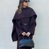 Cappotto grigio in lana con colletto rovesciato