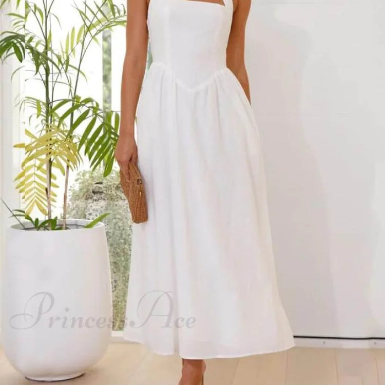 Abito nero grazioso con scollo all'americana e vita alta, abito di media lunghezza