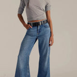 Jeans eleganti a vita alta e a zampa d'elefante lunghi fino al pavimento