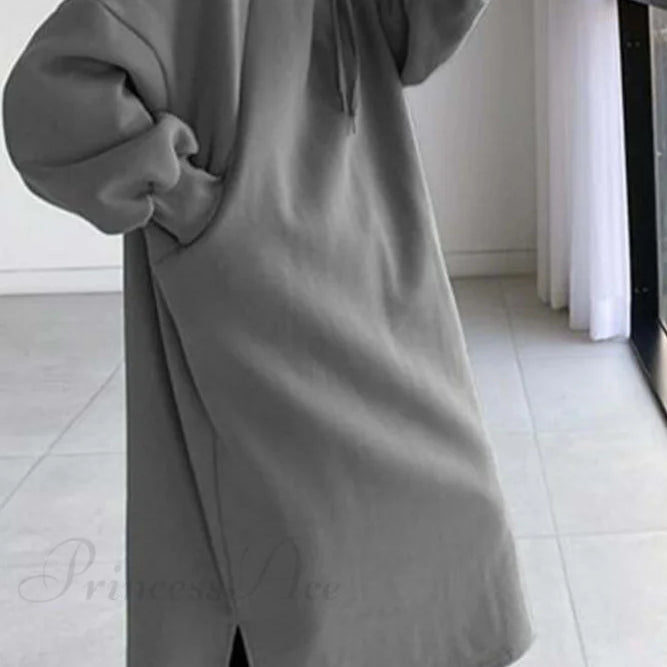 Abito felpato con cappuccio e spalle scese