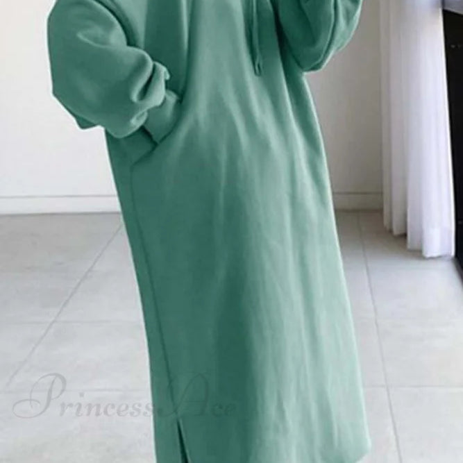 Abito felpato con cappuccio e spalle scese