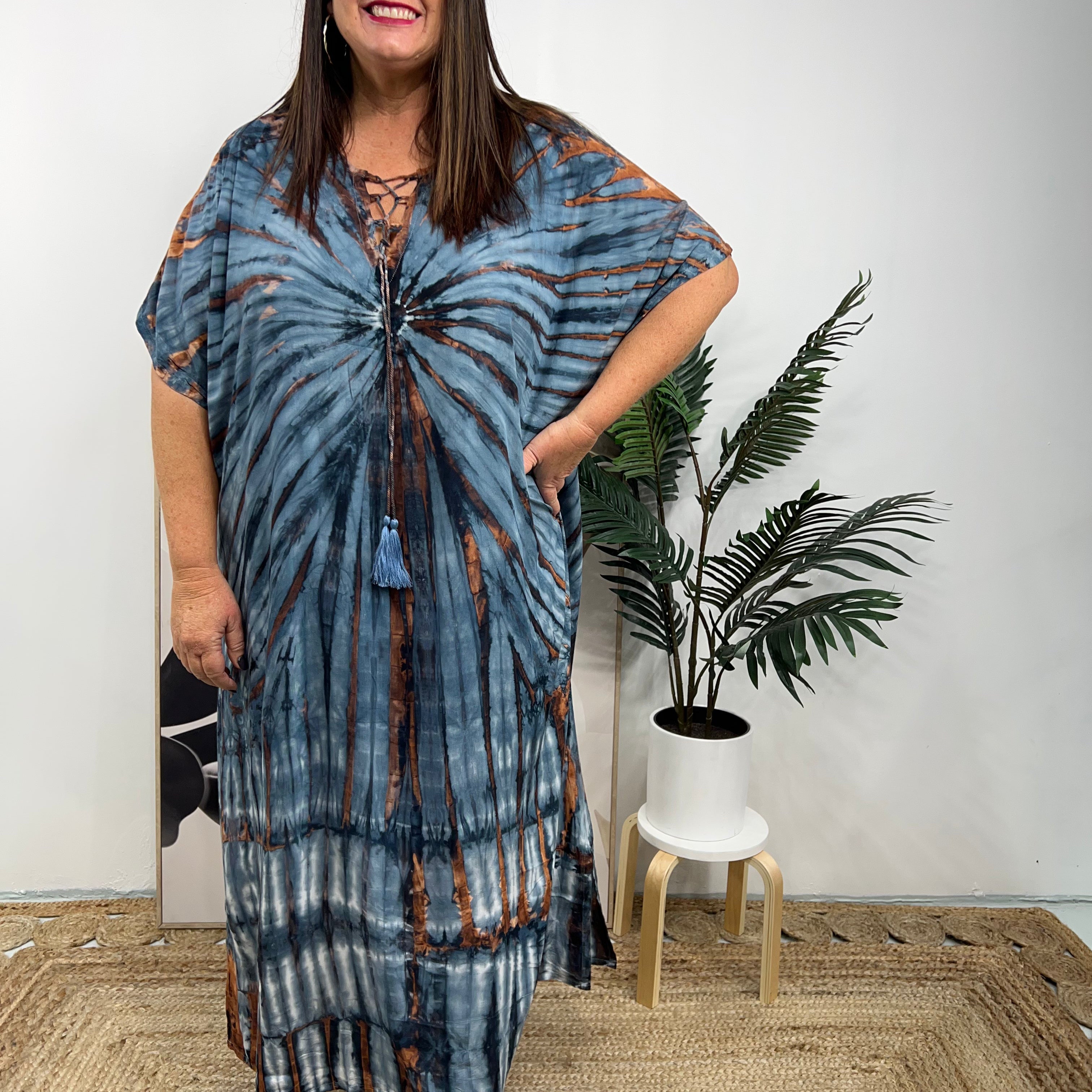 Abito caftano da donna - Vestibilità ampia - Motivo tie-dye - Colletto con lacci - Maniche corte