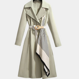 Trench da donna – Taglio aderente – Cintura con fibbia – Dettaglio drappeggiato a righe