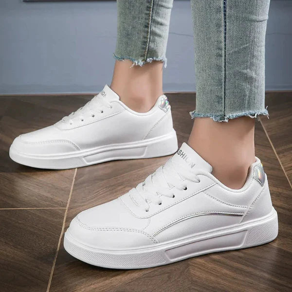 Sneakers da donna - Similpelle - Basse - Lacci - Suola con plateau