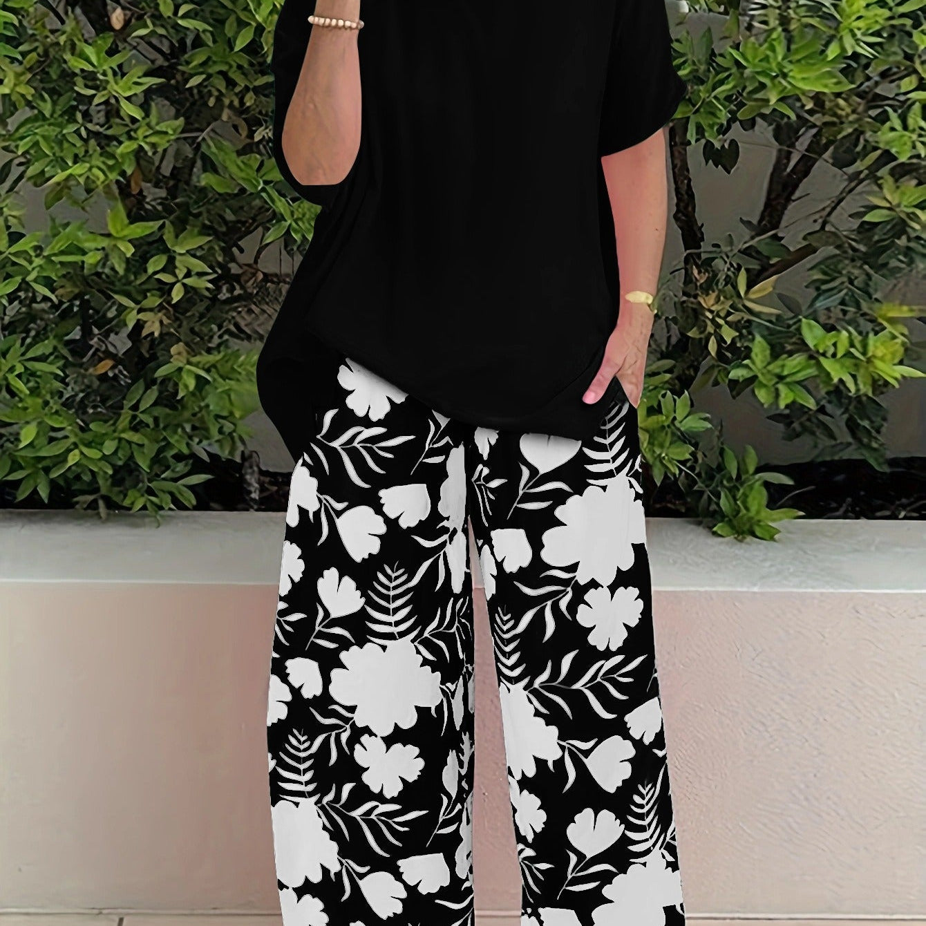 Pantaloni da donna a gamba larga – Vestibilità rilassata – Stampa floreale – Tessuto leggero e traspirante