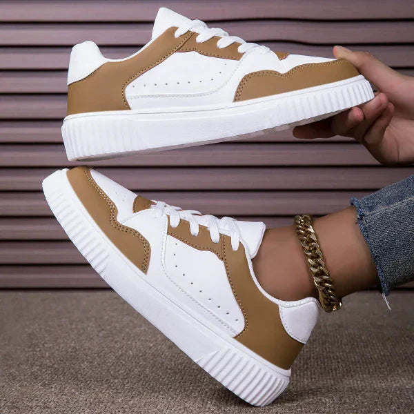 Sneakers da donna - Pelle sintetica - Taglio basso - Suola con plateau dentellato