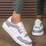 Sneakers da donna - Pelle sintetica - Taglio basso - Suola con plateau dentellato