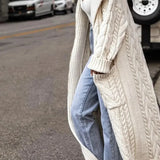 Soprabito in lana con doppio taschino e risvolto bianco lavorato a maglia