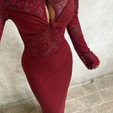 Abito lungo aderente elegante in pizzo con spalle scoperte