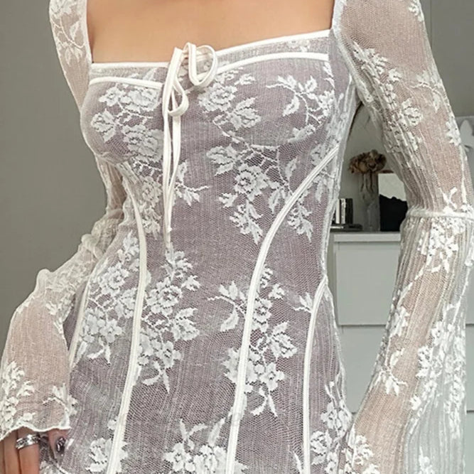 Abito midi con maniche a sbuffo e lacci in pizzo