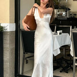 Abito lungo elegante con canotta bianca e bordi in pizzo