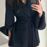 Soprabito con revers, cintura e tasche impiombate