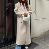 Soprabito doppiopetto in lana con risvolto e spalline imbottite