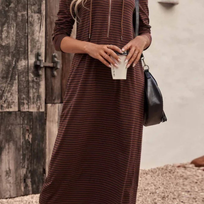 Abito con cappuccio a maniche lunghe e righe