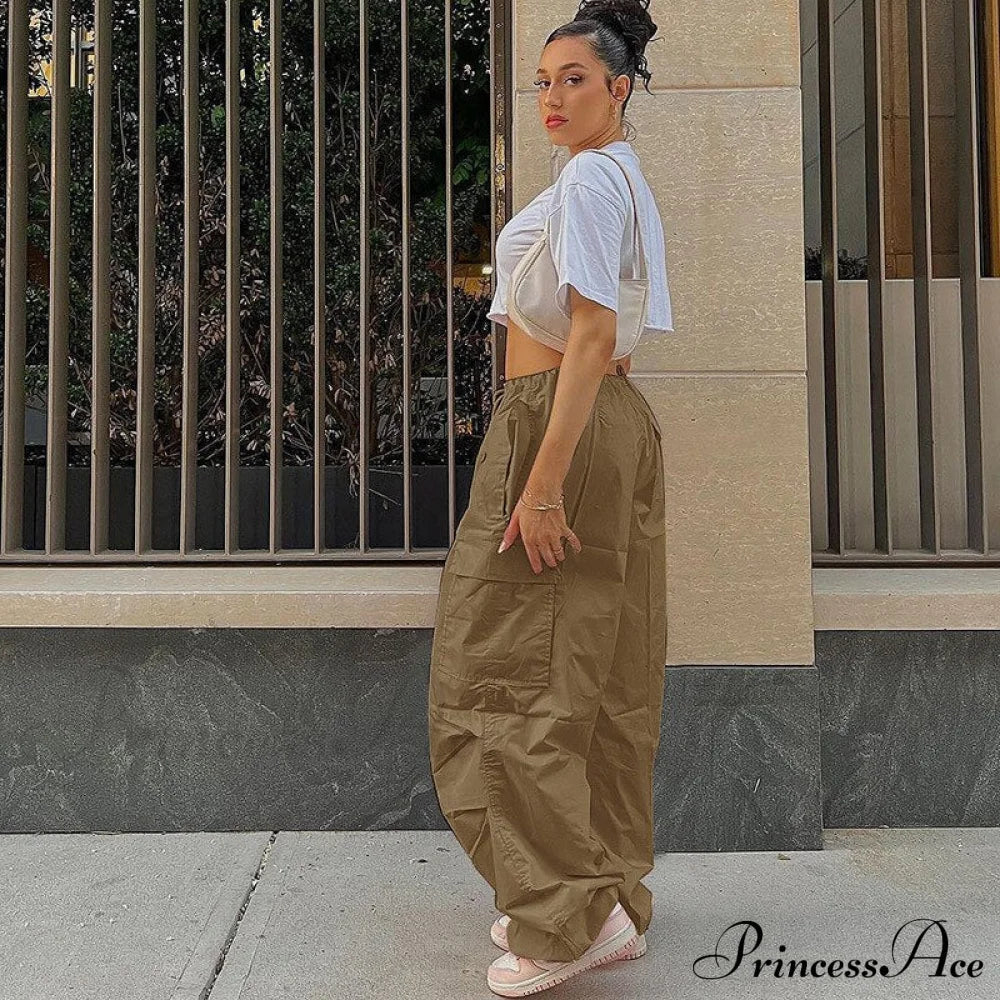 Pantaloni cargo larghi da jogging, outfit streetwear