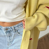 Cardigan largo con bottoni ricamati in maglia con bassotto