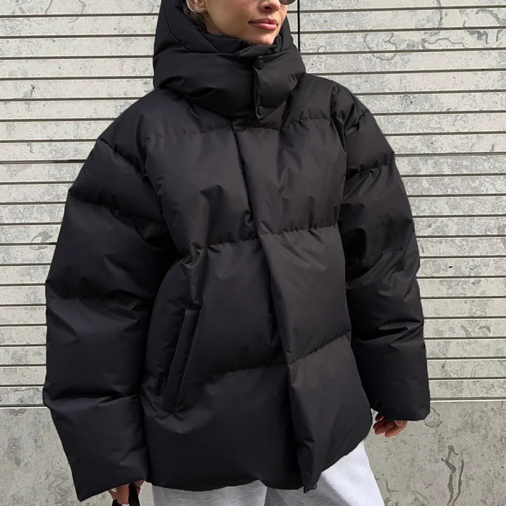 Cappotto in cotone con cappuccio minimalista e ampio