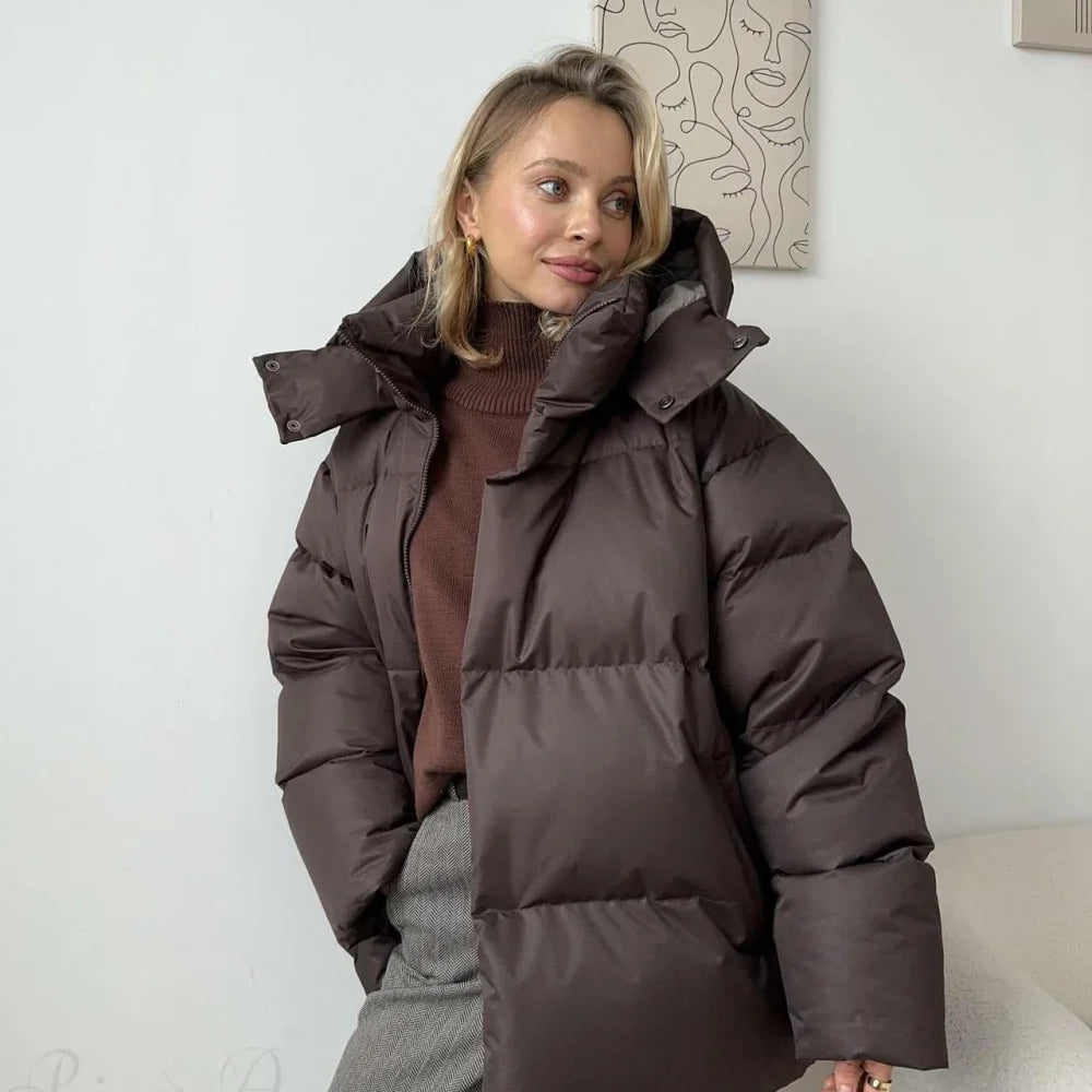 Cappotto in cotone con cappuccio minimalista e ampio