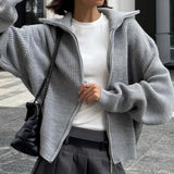 Cardigan ampio con cerniera e revers