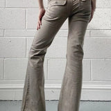 Jeans cargo slim a vita bassa e gamba svasata