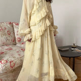 Abito lungo aderente con scollo a V in rete e volant