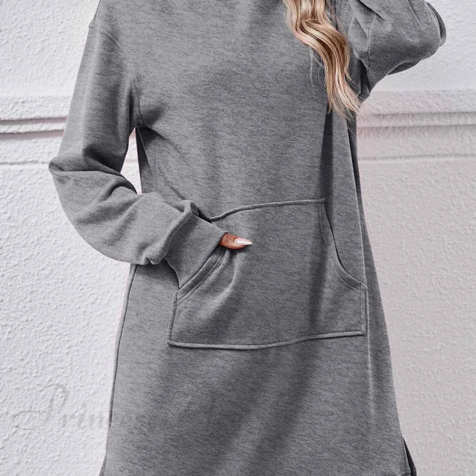 Abito midi con cappuccio e spacco sulla tasca