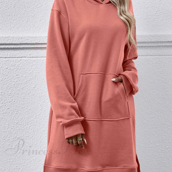 Abito midi con cappuccio e spacco sulla tasca