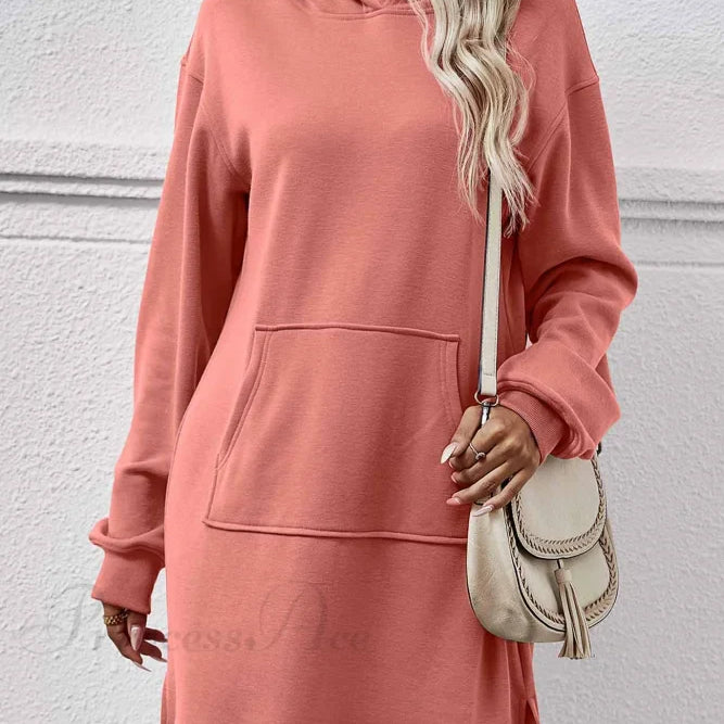 Abito midi con cappuccio e spacco sulla tasca