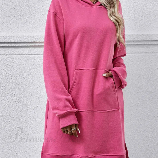 Abito midi con cappuccio e spacco sulla tasca