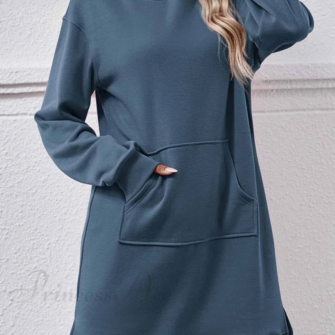 Abito midi con cappuccio e spacco sulla tasca