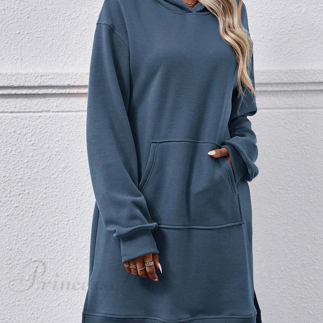 Abito midi con cappuccio e spacco sulla tasca