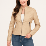 Giacca in pelle da donna – Taglio aderente – Collo dritto – Maniche lunghe – Tasche con cerniera